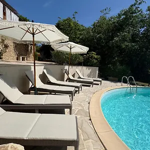 Le Pavillon De Nina Puget